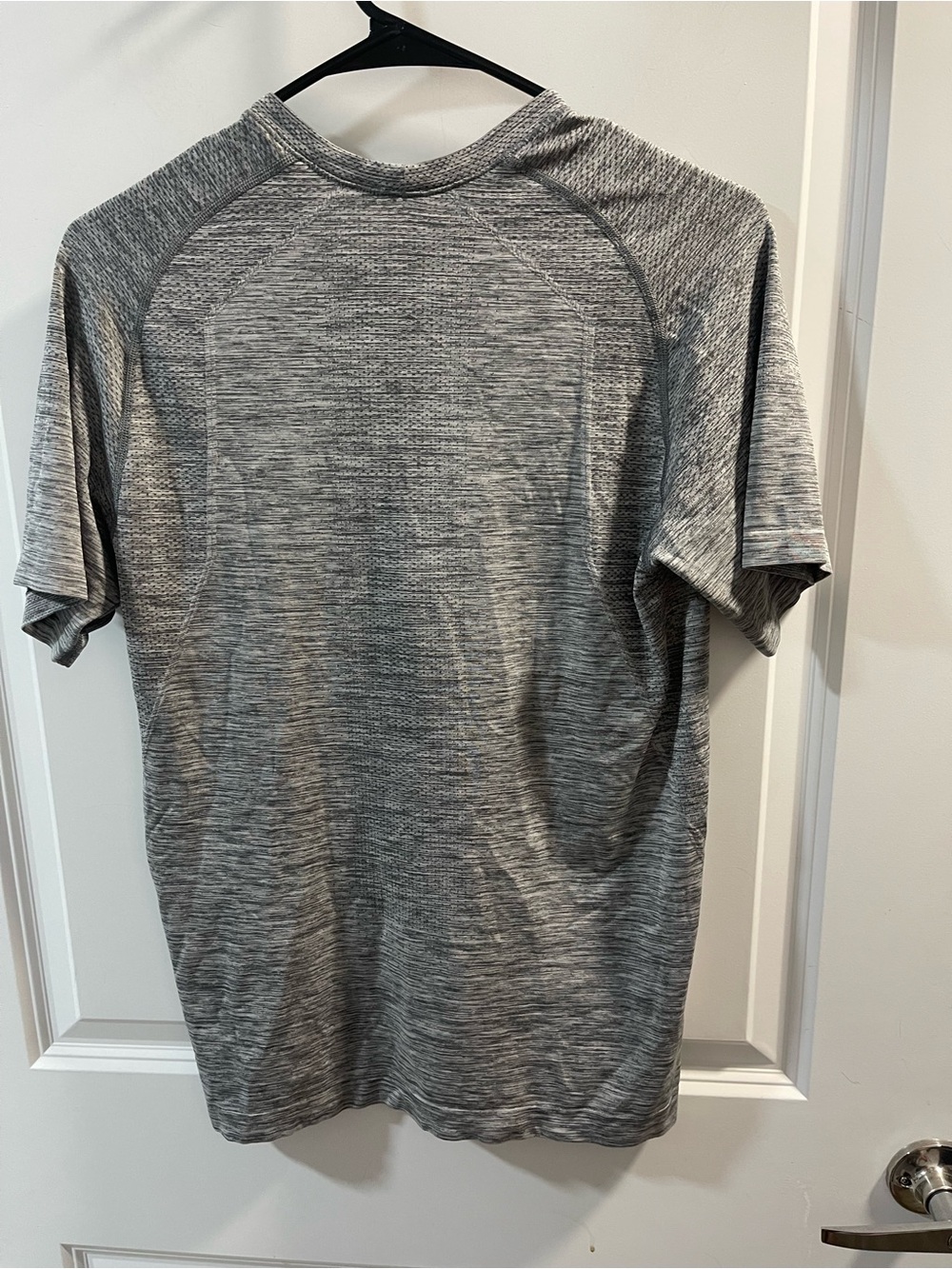 lululemon athletica Men's Heathered Grey Short Sleeve Performance Tee - Picture 2 of 4